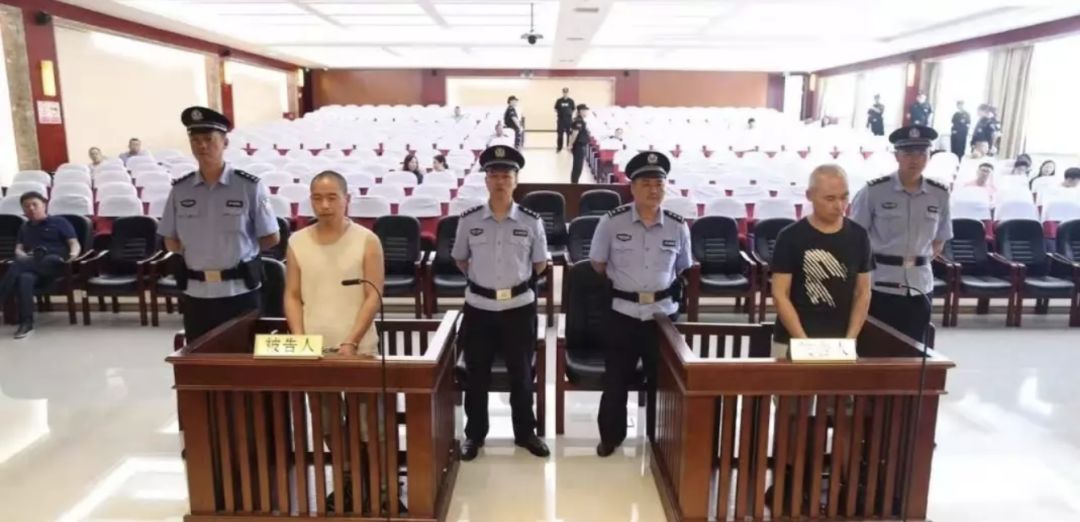 枪杀税务局长父子 暴露三起命案