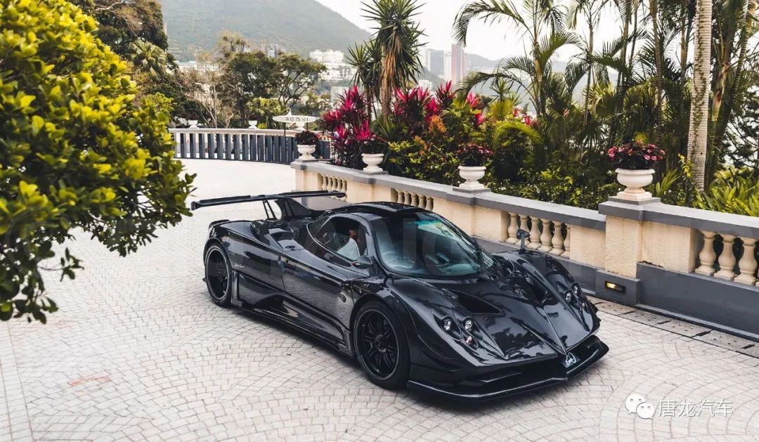 帕加尼zonda造型的优美程度,令众多跑车制造商相形见绌,整体车型设计