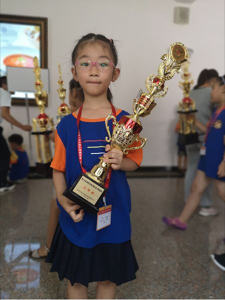 少儿版"最强大脑"诞生!6岁女孩儿荣获一等奖!_张梓惜