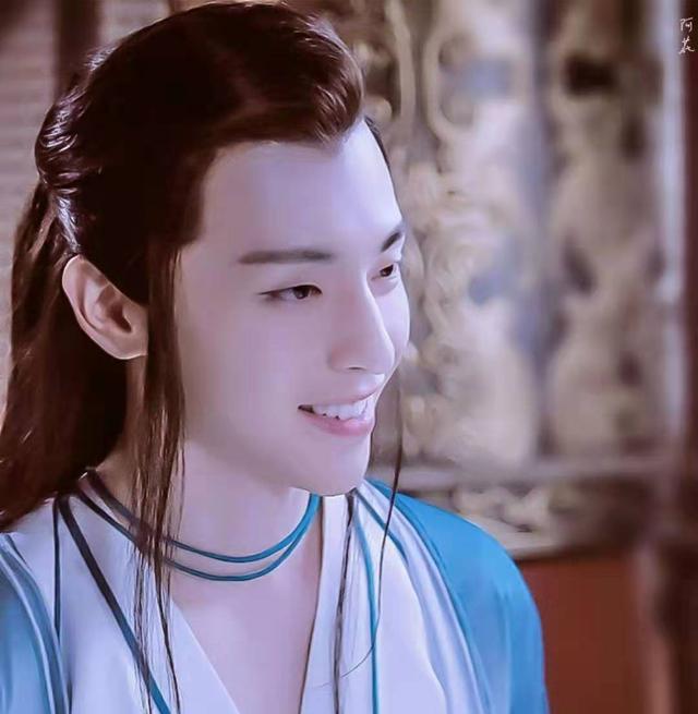 因名气太低,只能演狐狸精,爆红前接烂片的不止邓伦一个_雷佳音