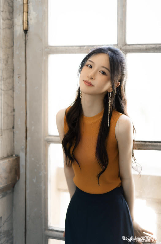 阿冷只是一位主播?太天真,爆出她的另一个身份,pdd都羡慕!