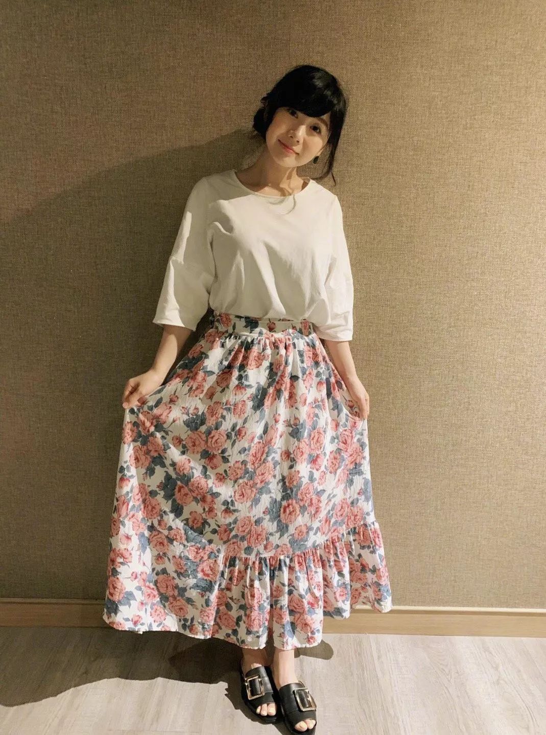 福原爱携老公现身穿白裙蛮腰太抢镜老公一身西装颜值堪比韩星