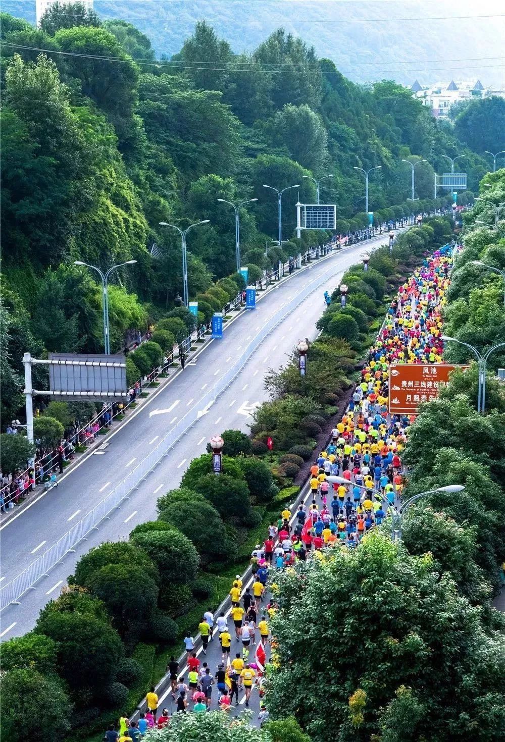 马拉松头条管油胜勇夺六盘水5连冠终点求婚成功