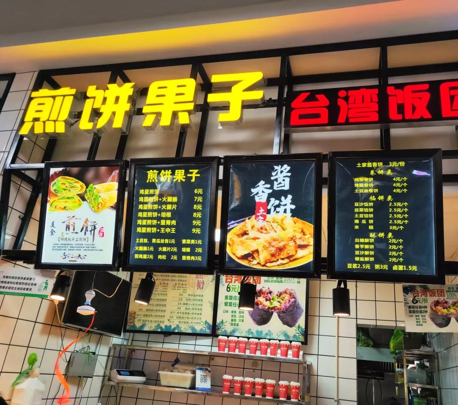 人均价格:15元推荐菜:包烧米线,包烧花甲,包烧肥牛推荐理由:包烧这家