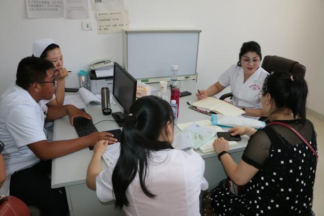 百草堂携手林洪生工作室专家团队开展慈善义诊暖人心公益活动