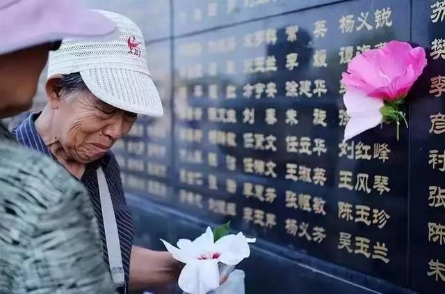 今天让我们向这座英雄的城市致敬