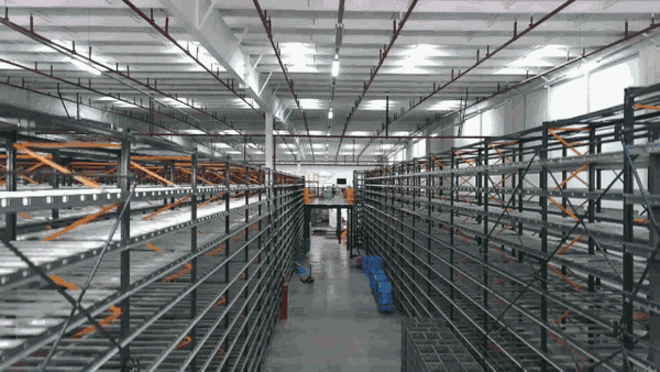 是一套适用于电商仓储物流并能够实现储分一体的分布式自动化物流系统