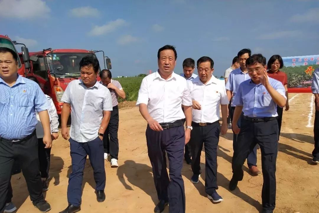 区委书记高贤信到谢庄镇潦河坡镇石桥镇调研脱贫攻坚等工作