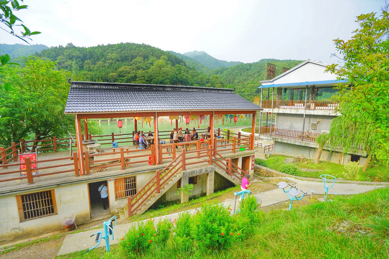 夏日避暑有佳地秋浦渔村乐逍遥