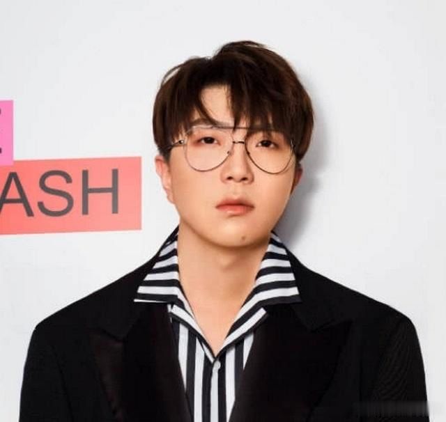 有种"整容"叫毛不易"不戴眼镜",瞬间帅成了初恋男神