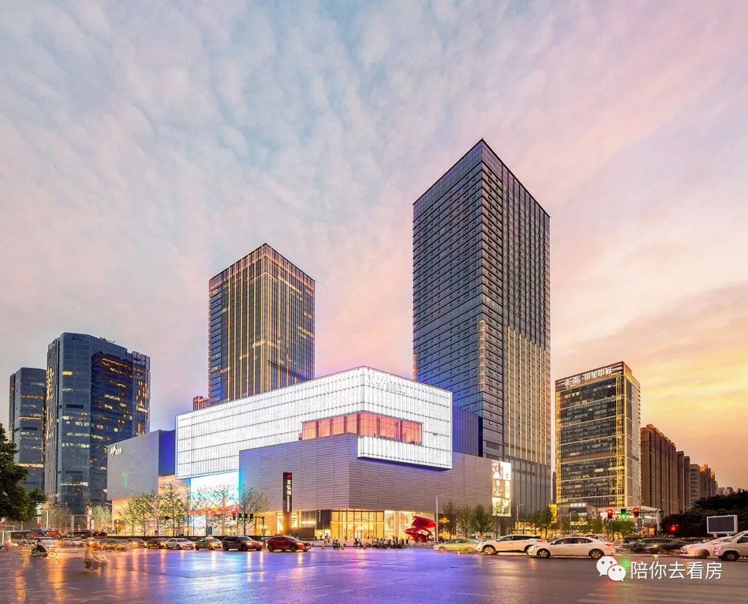 作为东风路花园路上地标性的建筑,正弘城坐拥金水区黄金地段,地铁2号