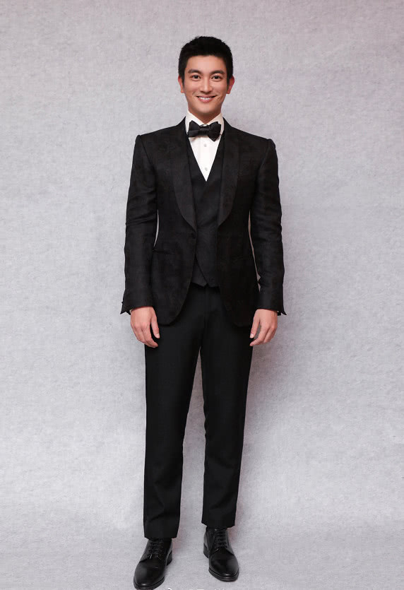 原创杜江霍思燕嗯哼一家三口走红毯,颜值超高,好养眼的一家三口!