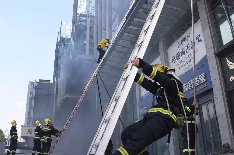 山西消防开展高层建筑跨区域灭火救援综合实战演练