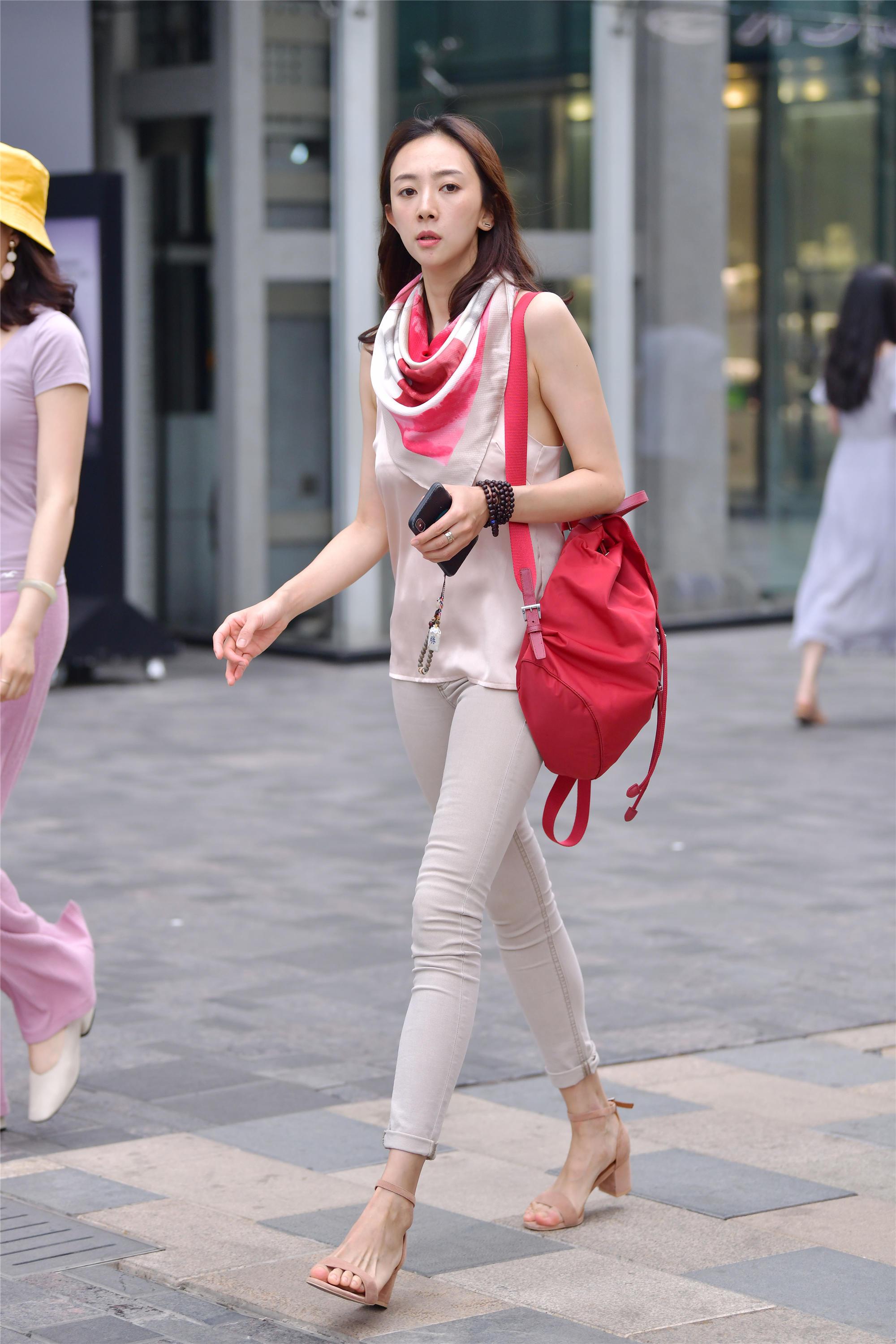 夏天穿着长裤怎么搭配出清凉还有个性搭什么鞋子更好看