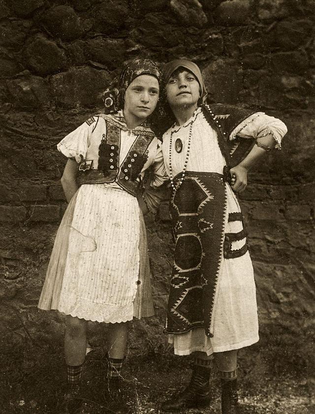 老照片:人类学家选出来的俊男靓女_克里特岛