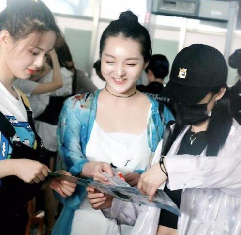 强东玥回炉重造了?被吐槽又胖又丑的她颜值飙升新路透不要太好看