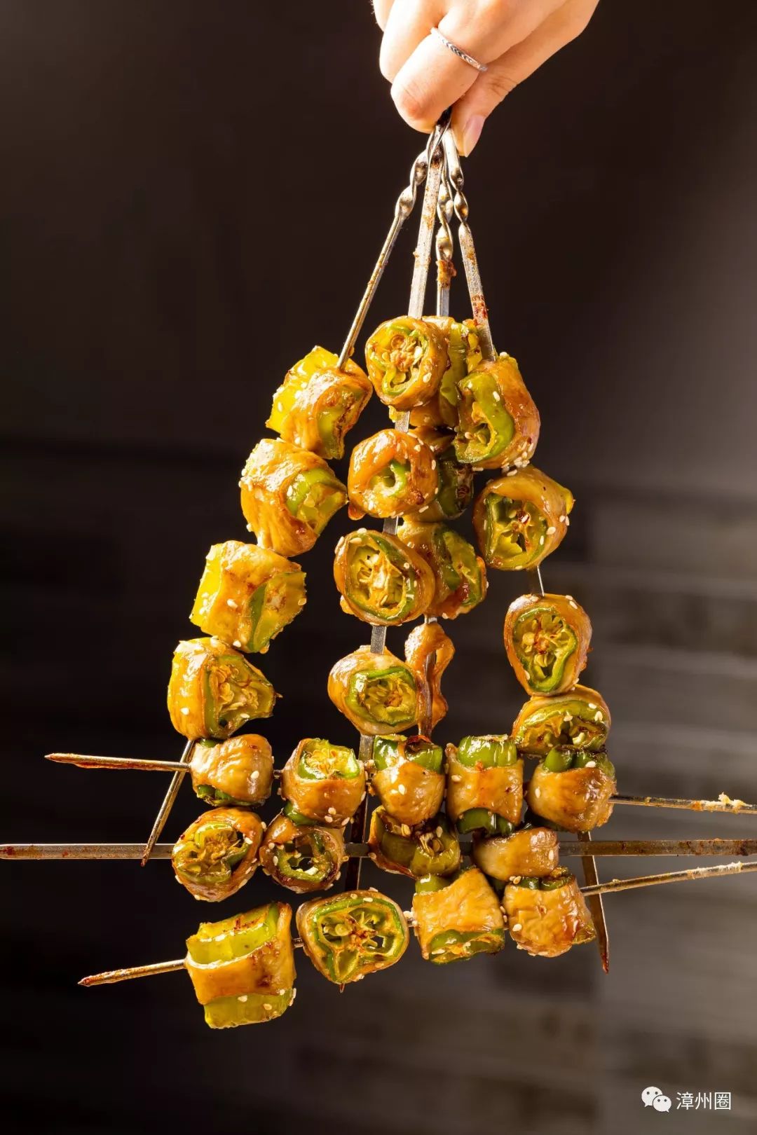 肥肠包裹住了青椒,但还是滑嫩q弹,这duangduang的感觉真带劲~㊣酱香