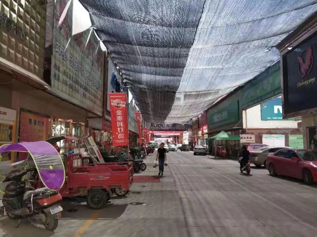 专业卖场拆迁的事件也是极为少见的,因此很多同泰灯具批发市的入驻