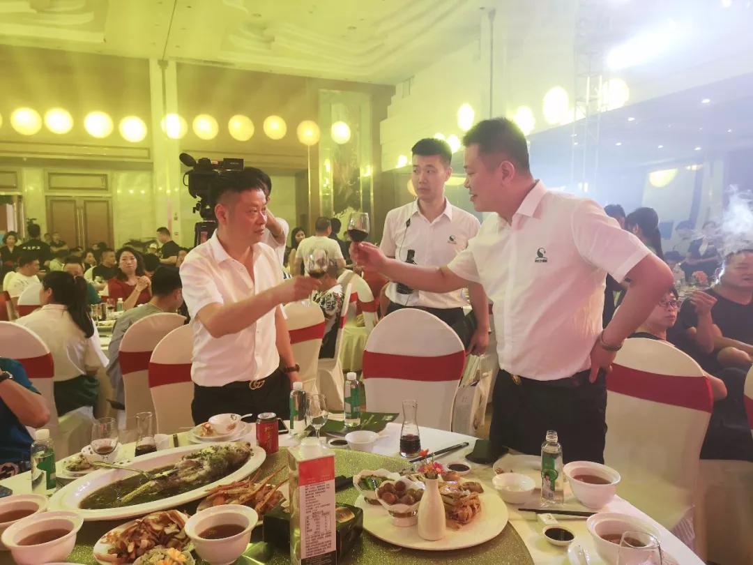 加达尔集团董事长赵爽为晚宴致辞,他肯定了加达尔集团自创立来取得