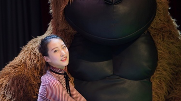 95后女演员胡晟益舞台剧照曝光,修长美腿吸人眼球