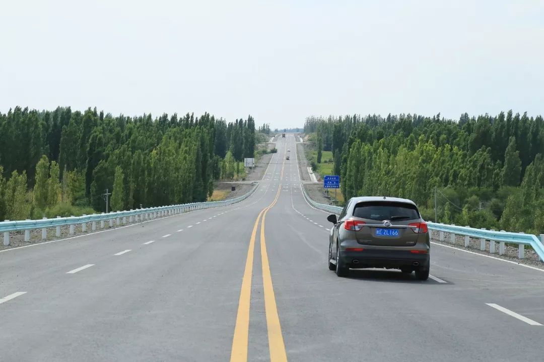双向四车道博乐市北外环路建成通车