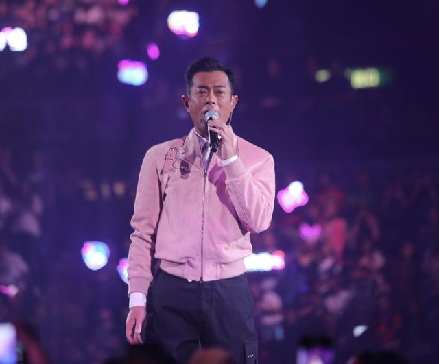 古天乐惊喜现身郑秀文尾场演唱会三度做郑秀文演出嘉宾绝对真爱