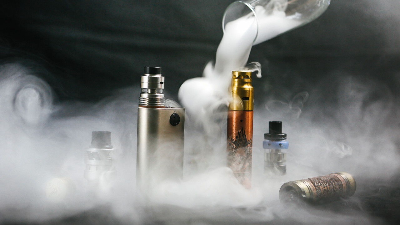 假装节制与充满野心,电子烟们要如何收割新烟民?