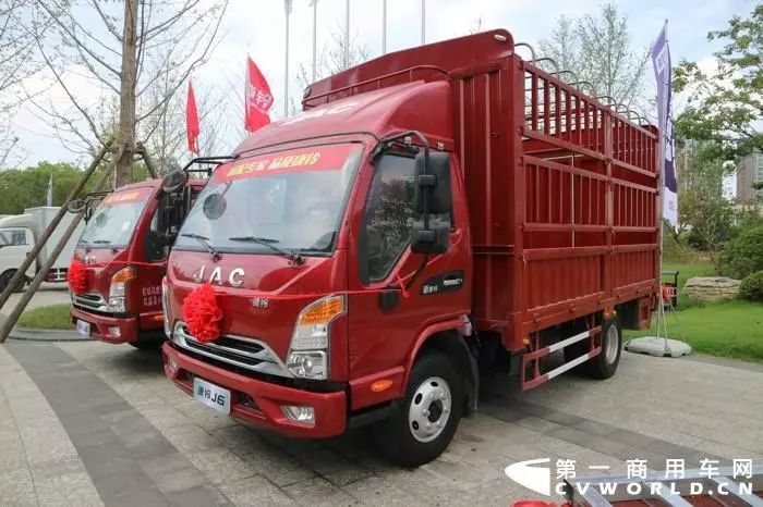 斩获300余辆订单 江淮康铃j系/国六轿卡x5登陆河南商丘