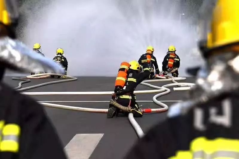 山西消防开展高层建筑跨区域灭火救援综合实战演练_人员