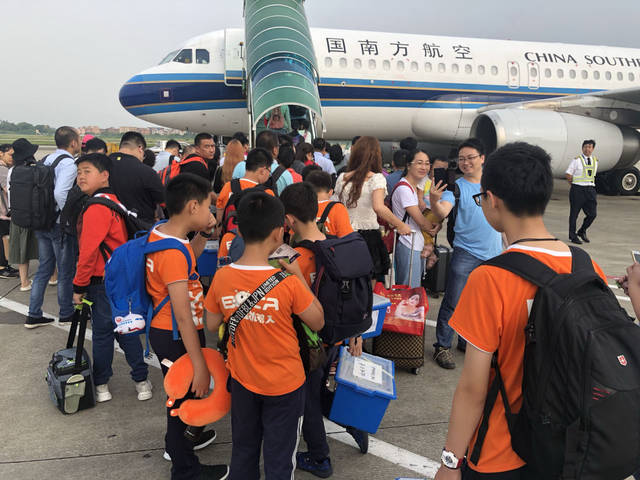 感谢总部教学部部长高管刘洋老师亲自接机,同时还为选手们精心的准备