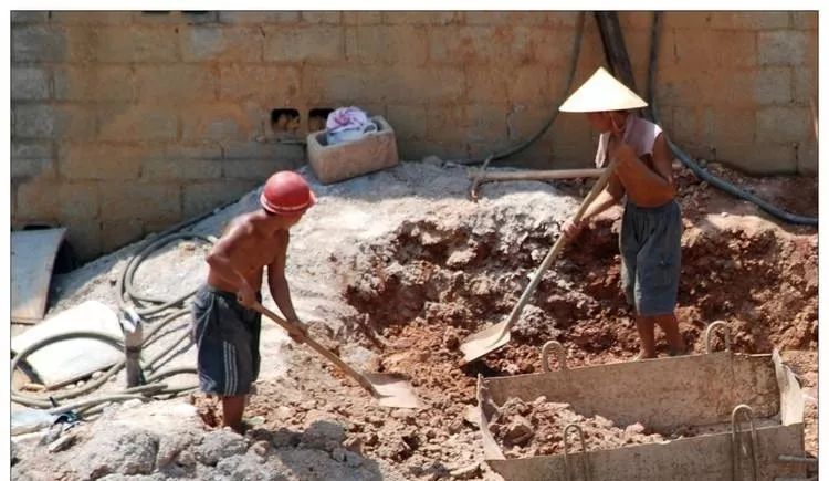 罚款500严查光膀子农民工成重点对象