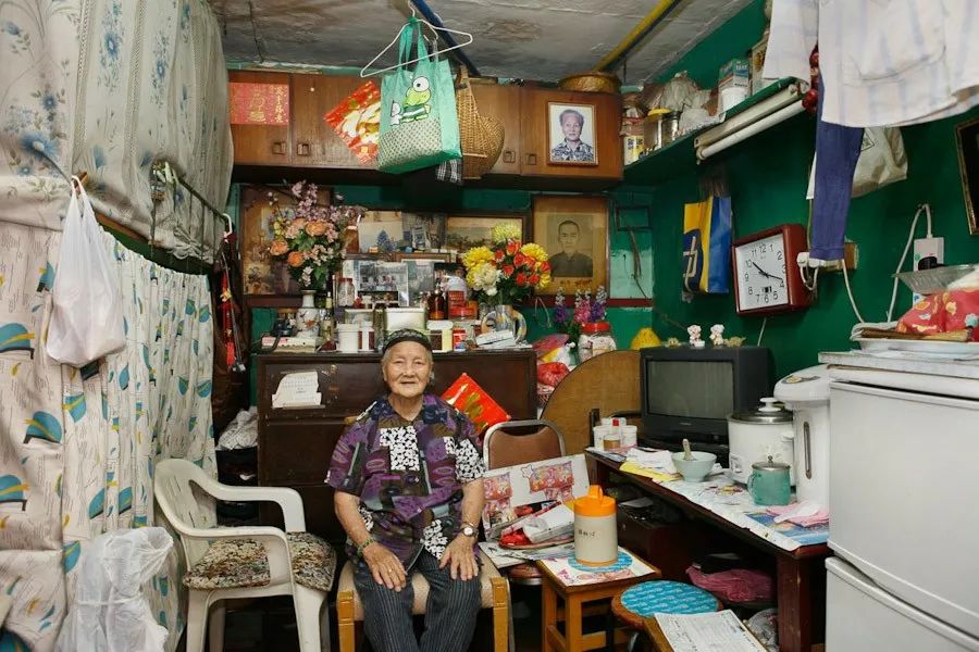 他用了25年,拍下香港最真实的另一面