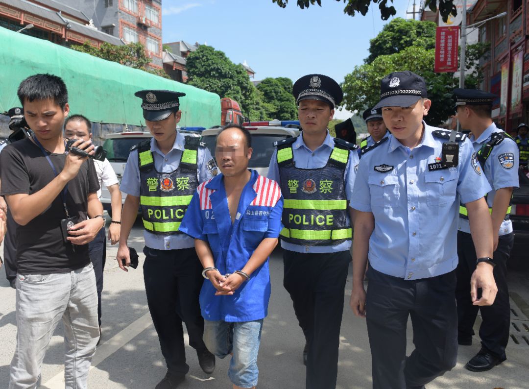 广西两男子嫖娼被抓,同伙阻挠办案,竟然还袭警!