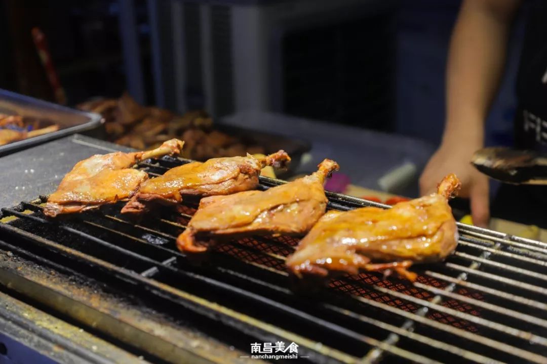 蛤蟆街夜市开街了,网红口袋馍,昆虫宴都能吃到!_南昌