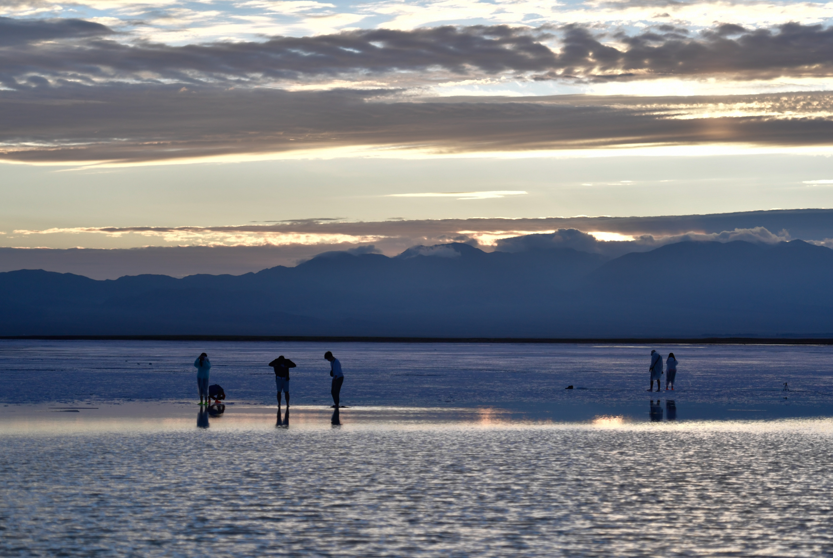 茶卡盐湖旅游旺季是什么时候_茶卡盐湖最佳旅游时间是7~8月的原因及短视频助推