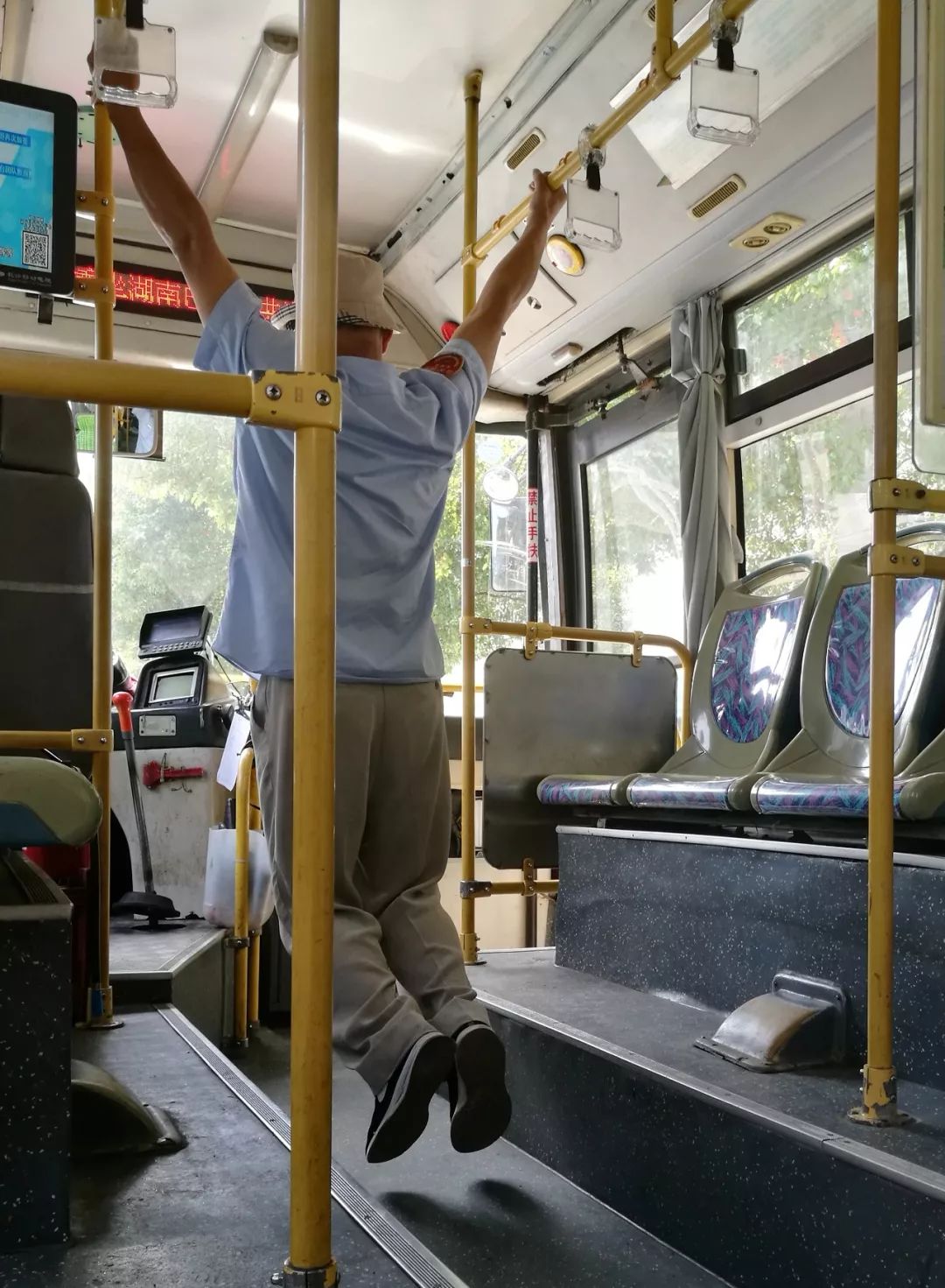 【图说长沙】最有爱心的一趟公交车