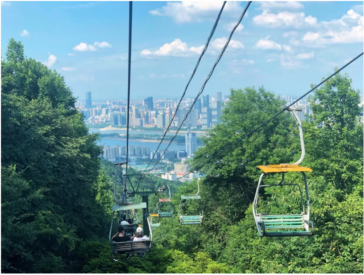 缆车还有滑道和索道身体练得杠杠的每日一爬住在山脚的小编简约山峰