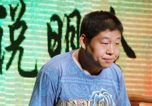 当年李鹤彪殴打记者导致德云社停业整顿看他如今在我社地位