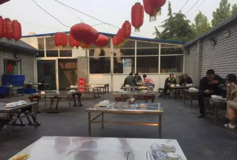 济南不可多得的烧烤大院这才是串都的灵魂