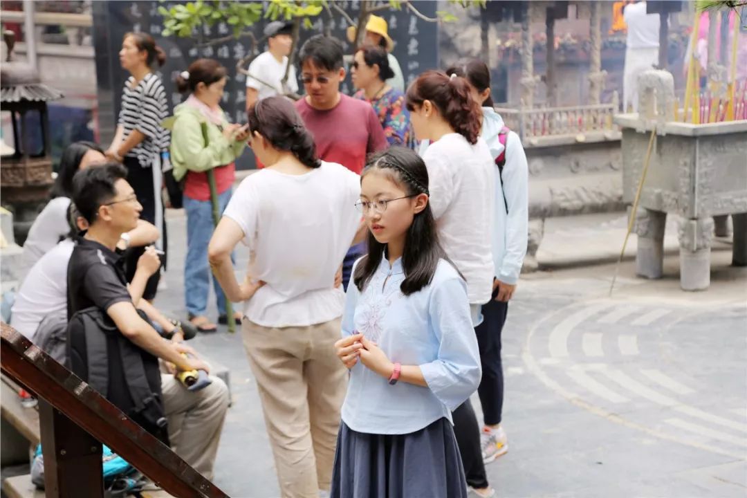 中國詩詞大會四期擂主鄧雅文遊歷老君山