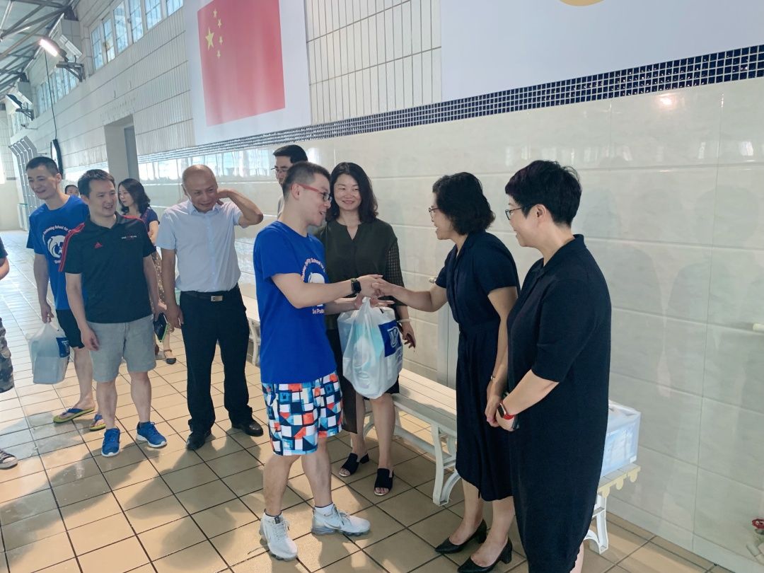 普陀区副区长王珏去少年儿童业余游泳学校调研,她说了点啥?