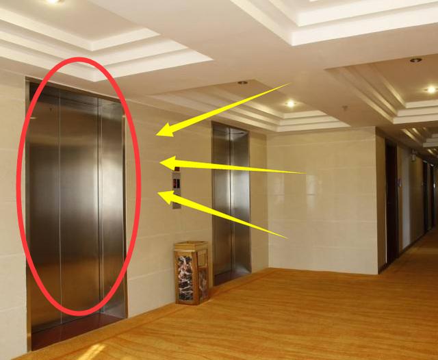 门的正向不要有他人的屋脊,飞檐,兽头,道路等之不吉物冲射.