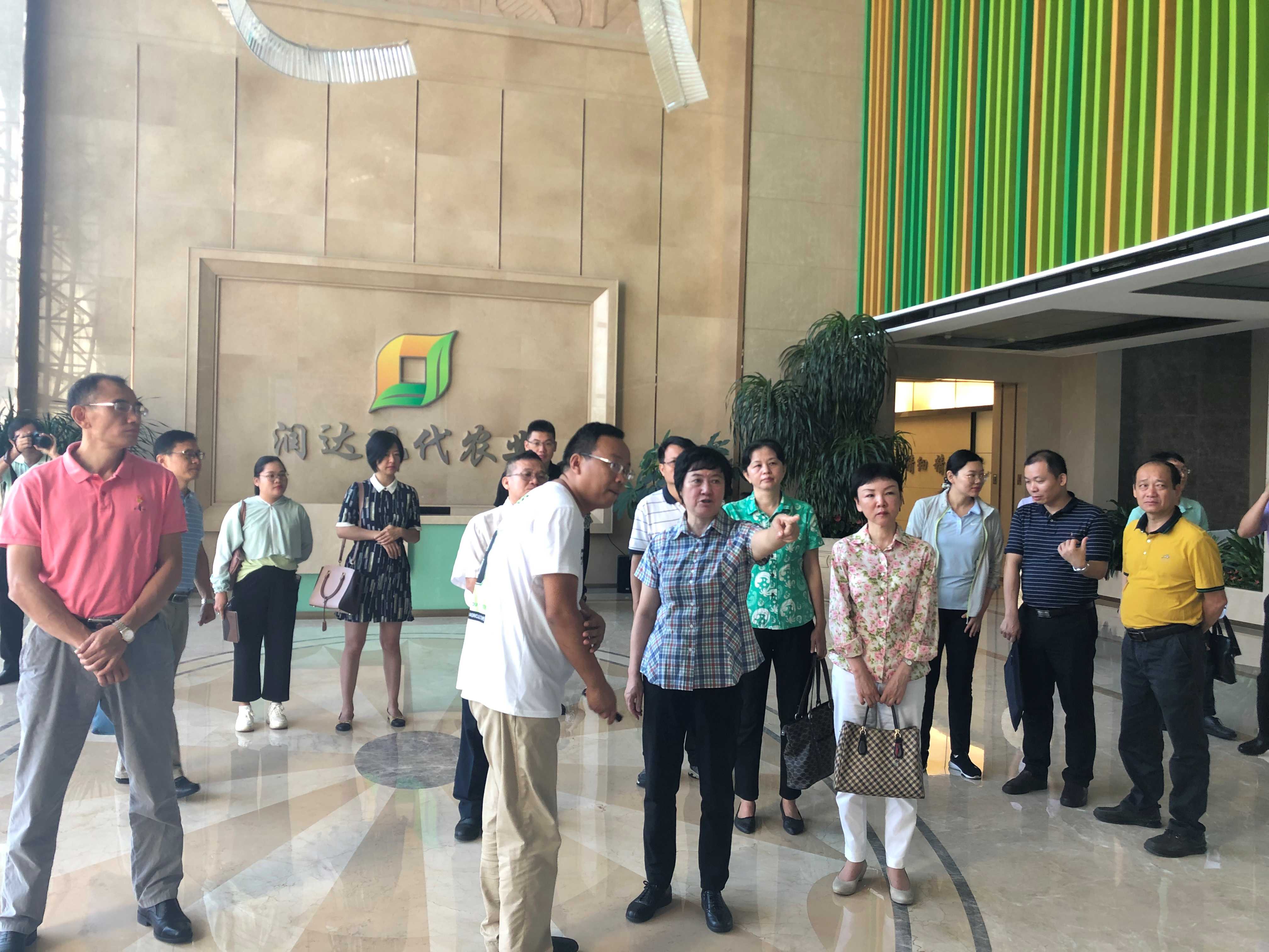 三亚市人大常委会党组成员蓝文全,三亚市政府副秘书长鄂立彬,三亚市