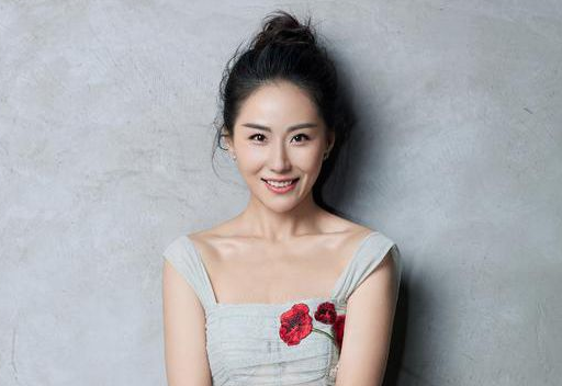 不过,刘嘉卉没能火起来也是能够预见的,2009年出道的她已经在演艺圈摸