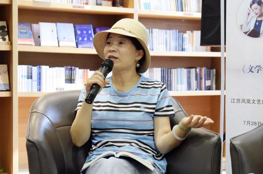 王春鸣,中国作家协会会员,江苏省作协签约作家,艺术学博士后,南京艺术