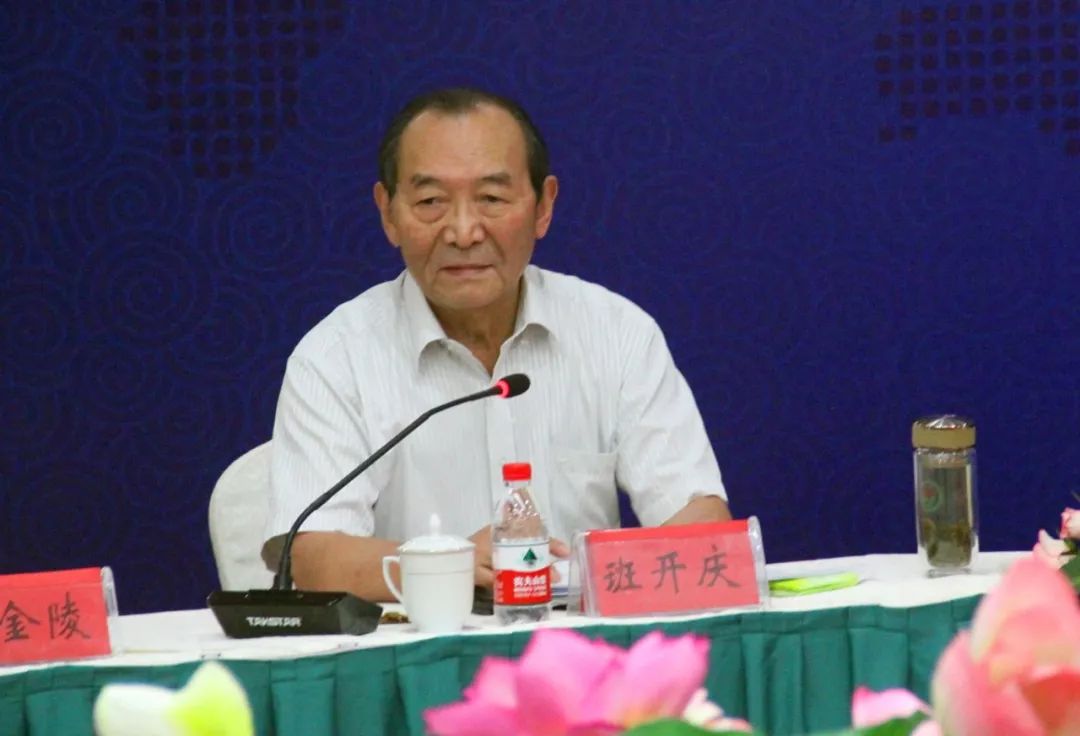 山东运河经济文化研究中心办公室主任,专家委员会秘书长张万里,以及我