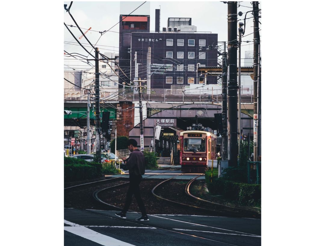 灿烂的樱花与绚丽的东京铁塔保井崇志镜头下的日本街头文化