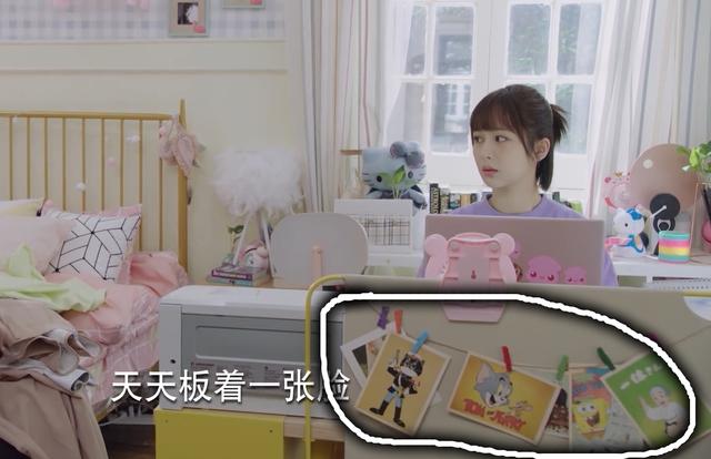 再看一下佟年的宿舍,可以看出来她宿舍是三个人住的,而宿舍中有不少