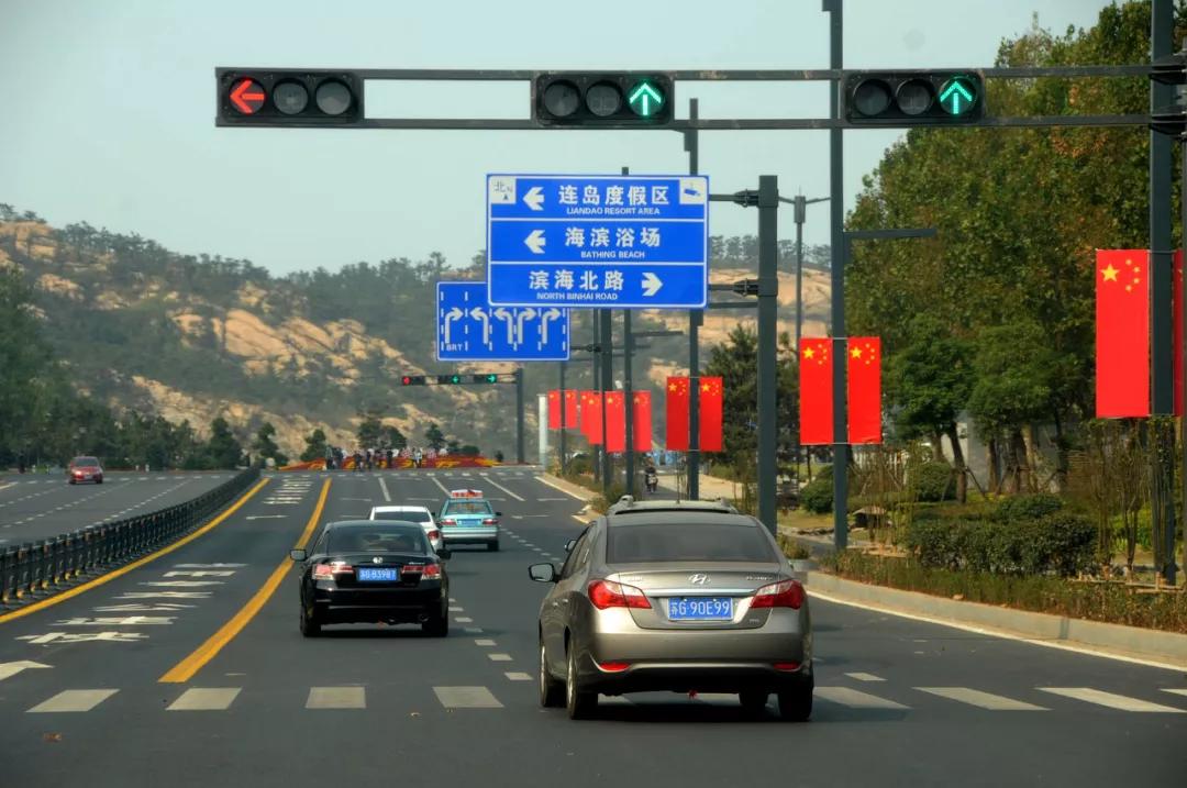 智慧停车停简单│探秘红灯亮时允许右转为何你还是被扣了6分