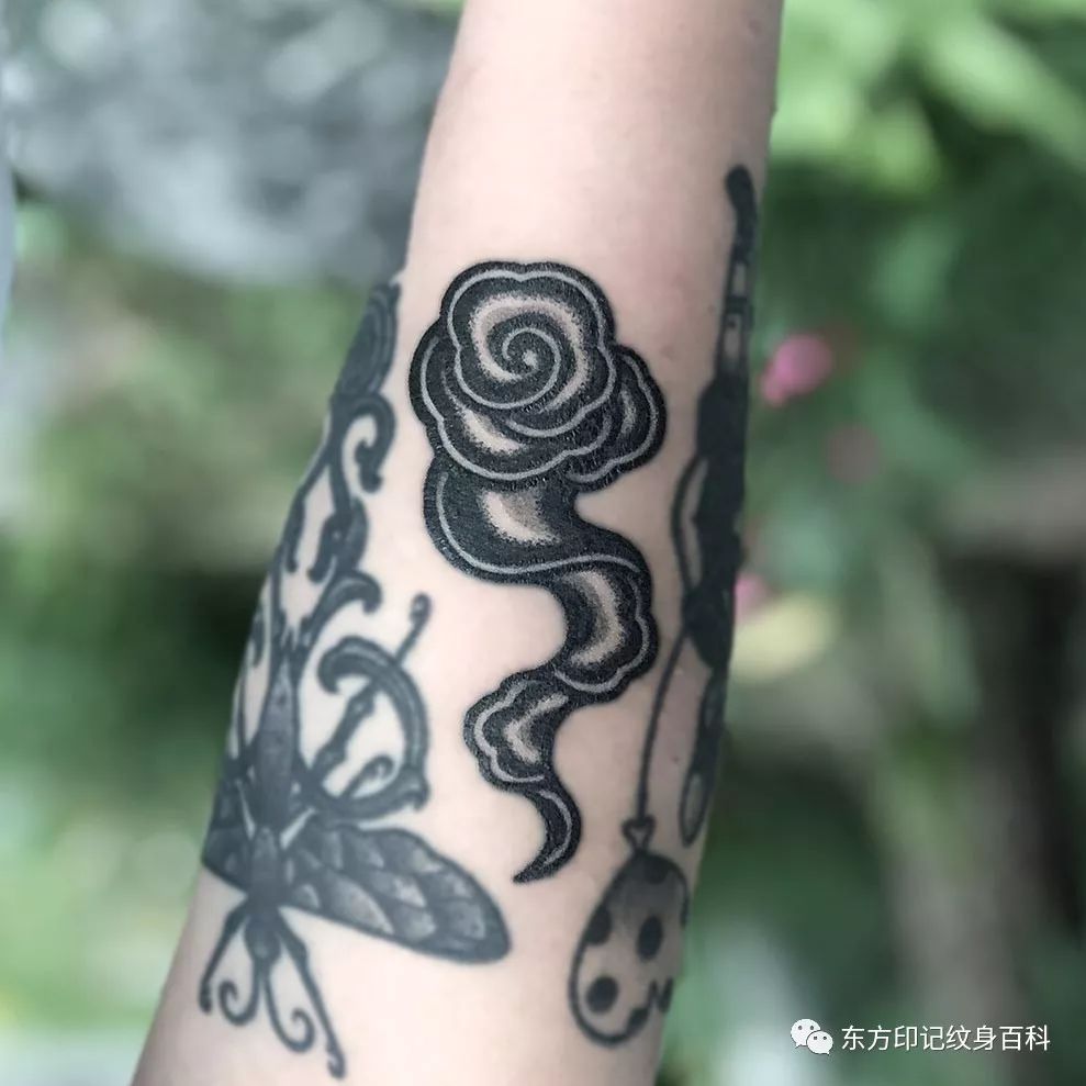 黑色的云朵纹身,还是你记忆里的样子吗?_祥云